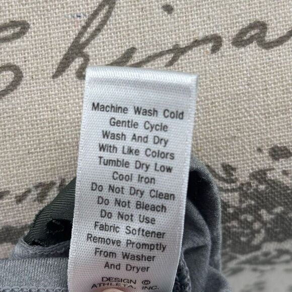 Athleta Eyelet Unsinkable Yoga Tank Top Graphite Gray Size Small - Picture 13 of 13